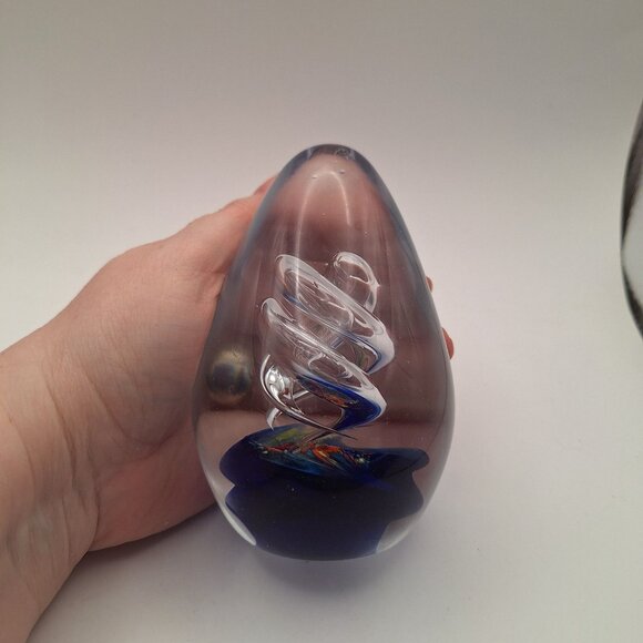 DYNASTY GALLERY HEIRLOOM COLLECTION EGG SHAPED GLASS PAPERWEIGHT COBALT & CLEAR - Picture 13 of 13